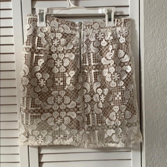 Flutter Nude/white embroidered skirt (Nastygal) - Picture 2 of 2